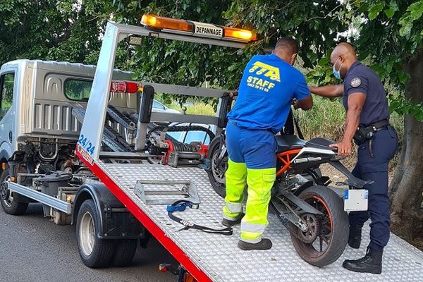 découvrez les meilleures offres d'assurance moto économique à la réunion. protégez votre deux-roues tout en bénéficiant de tarifs compétitifs et d'une couverture adaptée à vos besoins. comparez les options et roulez l'esprit serein.