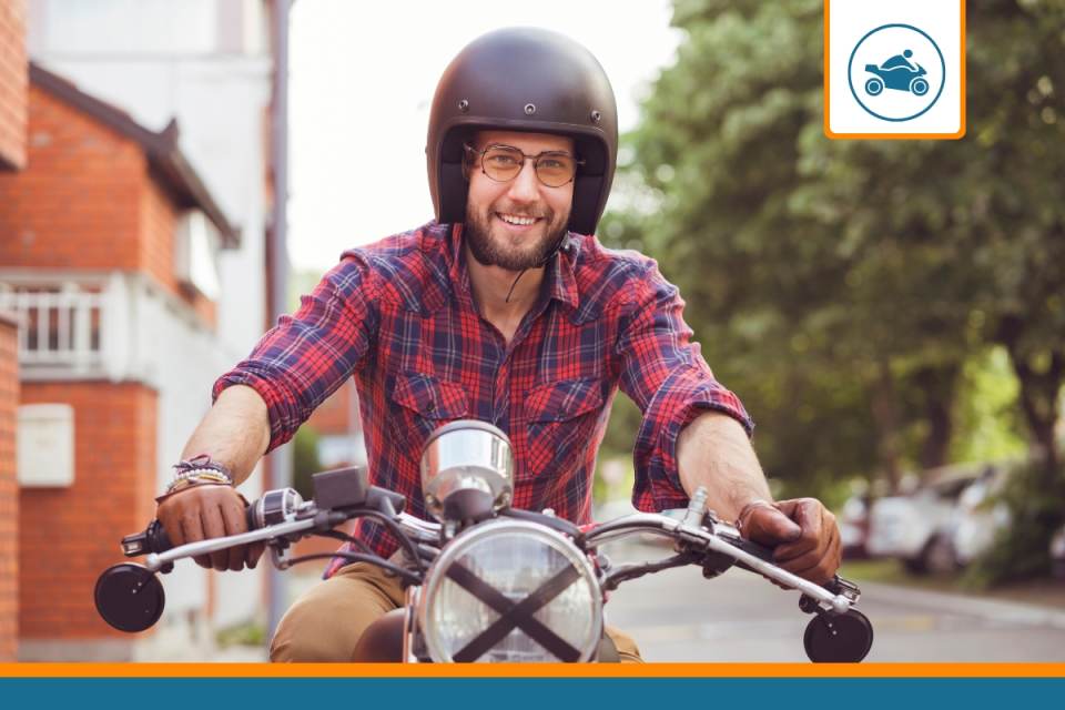 découvrez nos offres d'assurance moto spécialement conçues pour les jeunes conducteurs. profitez de garanties adaptées à votre profil et d'un accompagnement personnalisé pour circuler en toute sérénité sur la route.