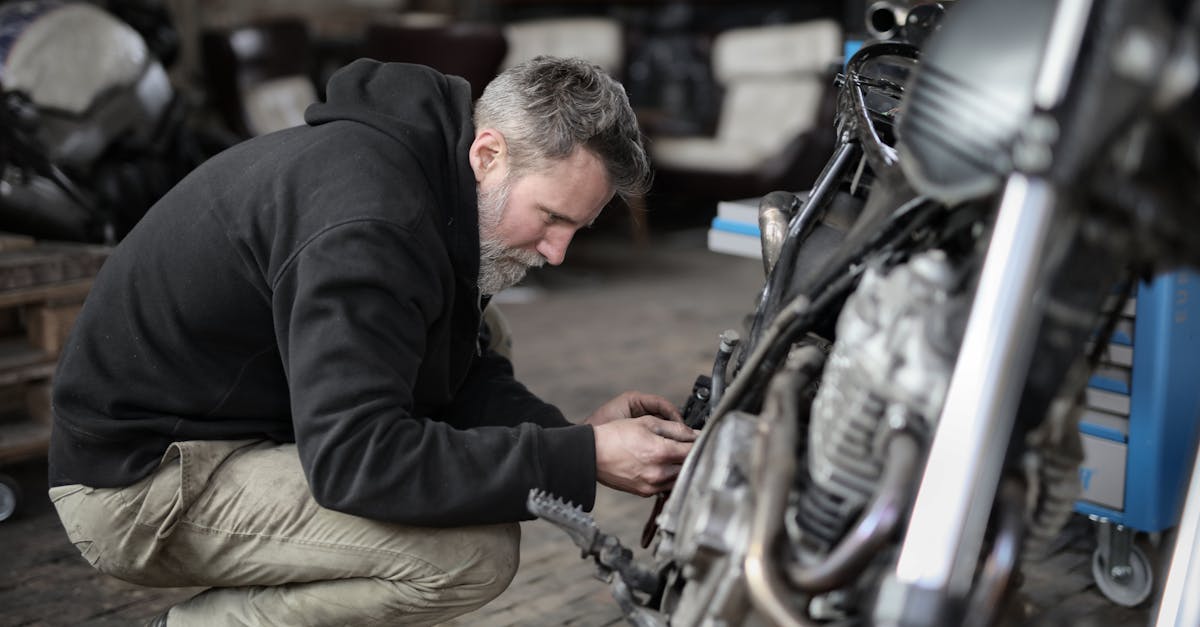 découvrez nos conseils et astuces pour l'entretien de votre moto. apprenez à prolonger la durée de vie de votre véhicule à deux roues avec des techniques de maintenance simples et efficaces.