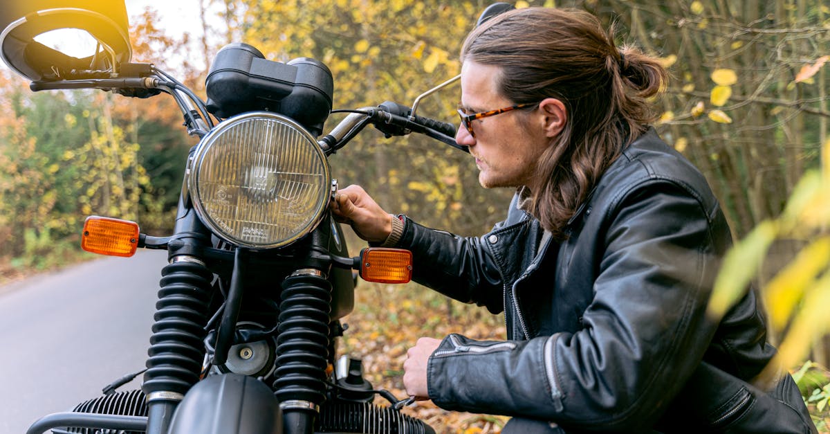 découvrez les essentiels de l'entretien de votre moto : conseils pratiques, astuces de professionnels et check-lists pour assurer la longévité et la performance de votre véhicule.