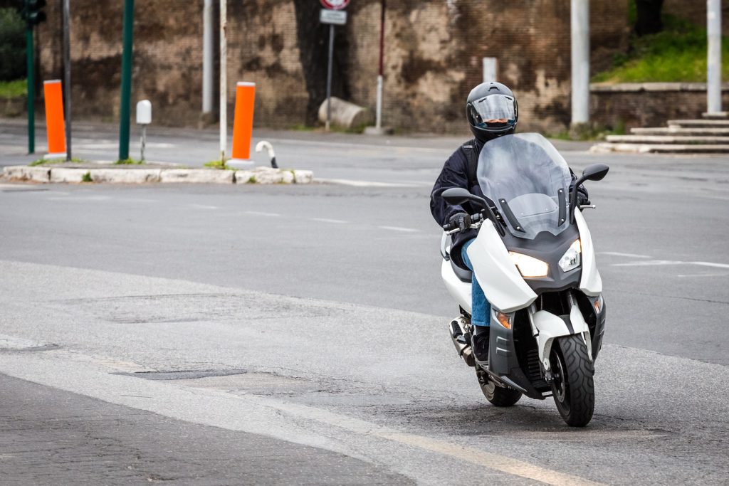 découvrez notre simulateur d'assurance moto qui vous aide à comparer les meilleures offres du marché en quelques clics. obtenez une estimation rapide et précise de votre prime d'assurance et trouvez la couverture idéale pour votre moto.