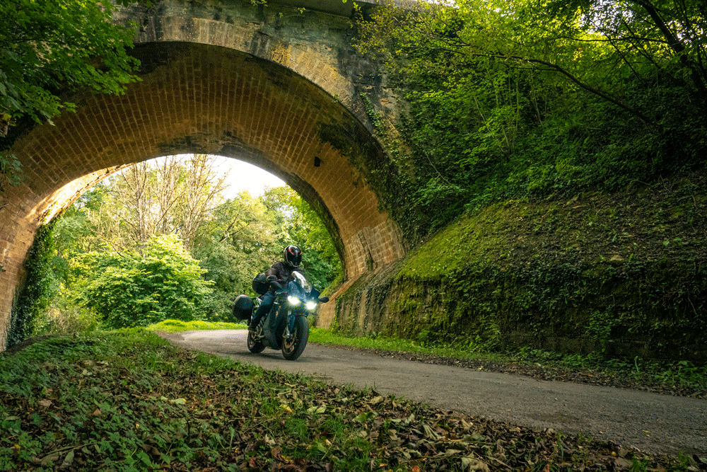 découvrez notre outil de simulation d'assurance moto pour comparer les meilleures offres du marché. obtenez un devis personnalisé en quelques clics et trouvez la couverture adaptée à vos besoins, le tout en toute simplicité.