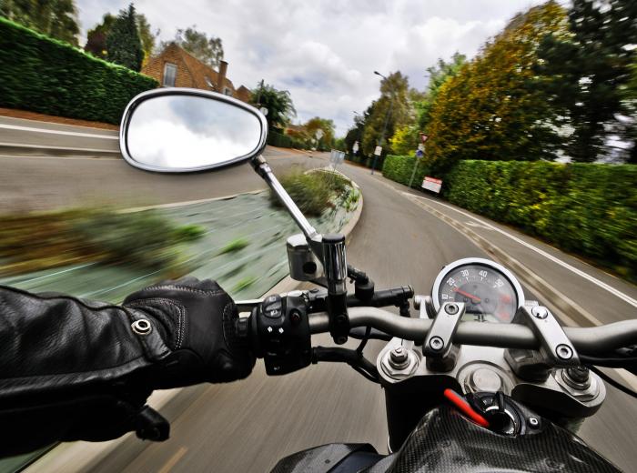 découvrez notre guide complet sur l'assurance moto pour les jeunes conducteurs en 2024. profitez de conseils pratiques pour choisir la meilleure couverture tout en maîtrisant votre budget. assurez-vous d'être bien protégé sur la route!