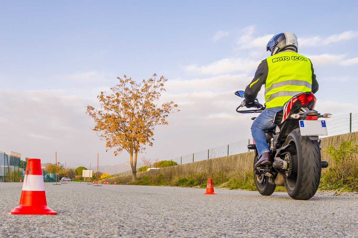 découvrez des solutions d'assurance moto adaptées aux jeunes conducteurs. protégez votre deux-roues tout en bénéficiant de tarifs attractifs et d'une couverture complète. ne laissez pas les imprévus ralentir votre passion pour la moto !