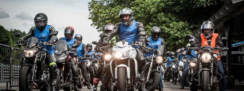 découvrez comment choisir la moto qui vous convient le mieux. guide complet sur les types de motos, conseils d'achat et astuces pour les motards débutants et expérimentés.