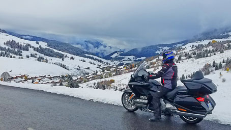 découvrez nos conseils essentiels pour préparer votre moto pour l'hiver. assurez-vous de sécuriser votre véhicule contre les intempéries, optimisez son entretien et prolongez sa durabilité grâce à nos astuces pratiques.