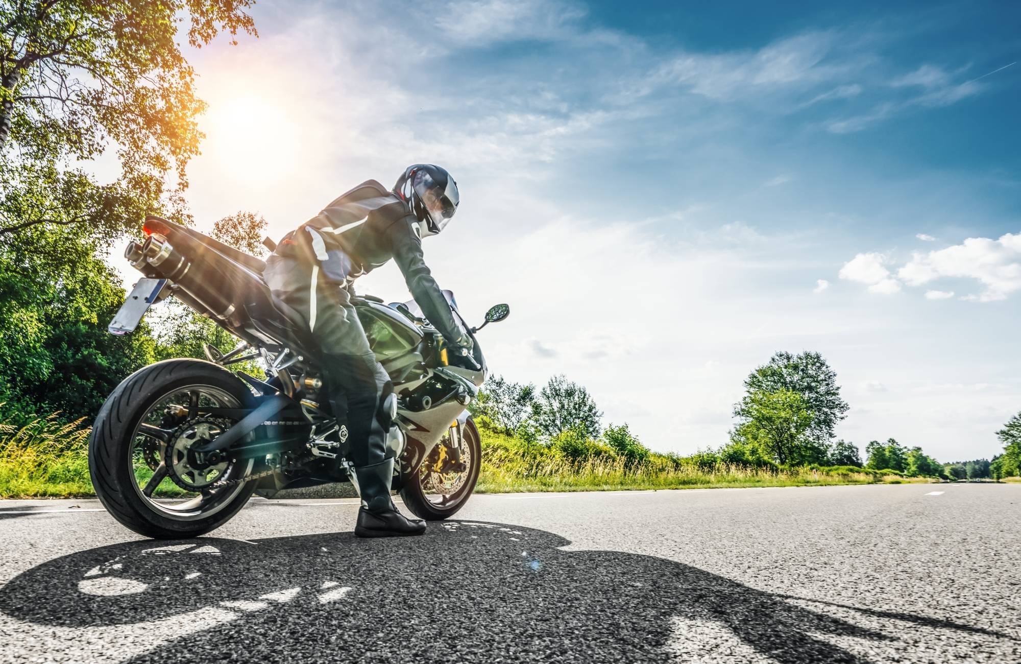 découvrez notre guide complet sur l'assurance malus moto, une solution adaptée aux motards ayant des antécédents d'accidents. informez-vous sur les meilleures options, les tarifs, et comment réduire votre malus pour profiter de votre passion en toute sérénité.