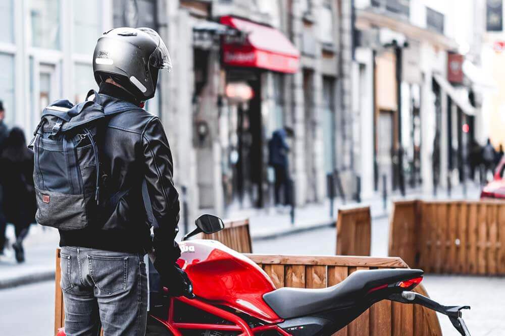 découvrez les meilleures offres d'assurance moto pour les jeunes en 2024. profitez de tarifs compétitifs et de garanties adaptées à votre profil. roulez en toute sérénité avec une assurance conçue spécifiquement pour les jeunes motards.