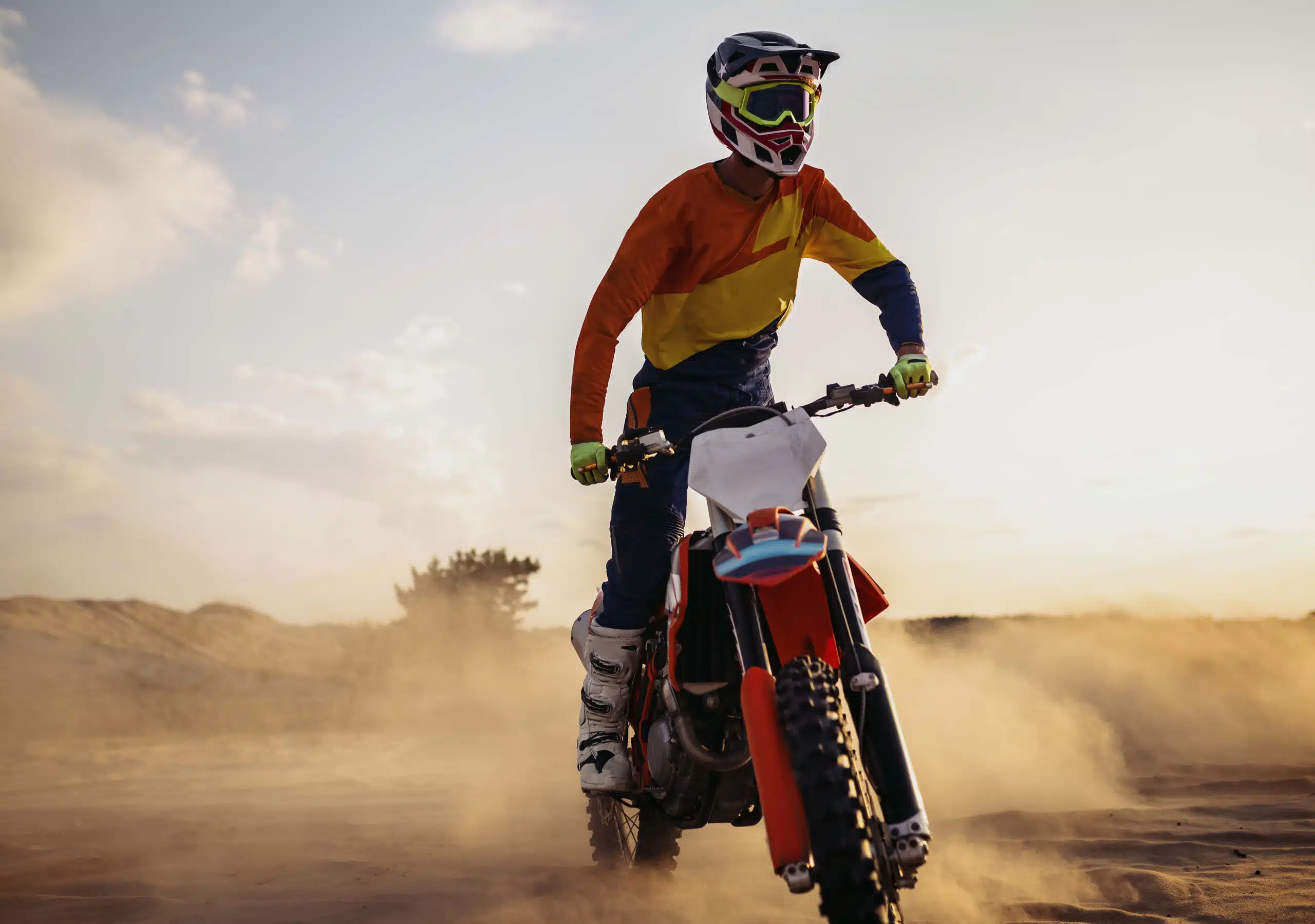 protégez votre aventure tout-terrain avec notre assurance moto cross adaptable. bénéficiez d'une couverture complète pour vous et votre véhicule, que vous soyez un pilote expérimenté ou novice. roulez en toute confiance!