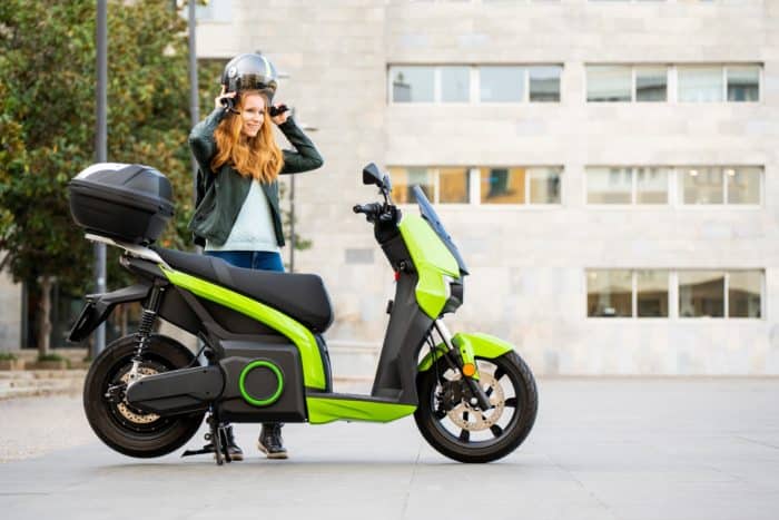 découvrez nos solutions d'assurance pour deux-roues, adaptées à tous vos besoins. protégez votre moto ou scooter avec des garanties sur mesure et un service client de qualité. roulez l'esprit tranquille avec une couverture complète !