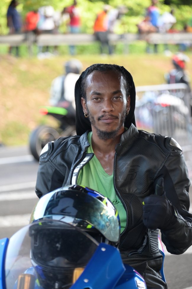 participez à l'événement incontournable de 'run moto guadeloupe 2024' ! découvrez des paysages époustouflants tout en vivant une expérience inoubliable de course en moto dans les magnifiques décors de la guadeloupe. rejoignez-nous pour une aventure palpitante sur les routes paradisiaques de l'île.