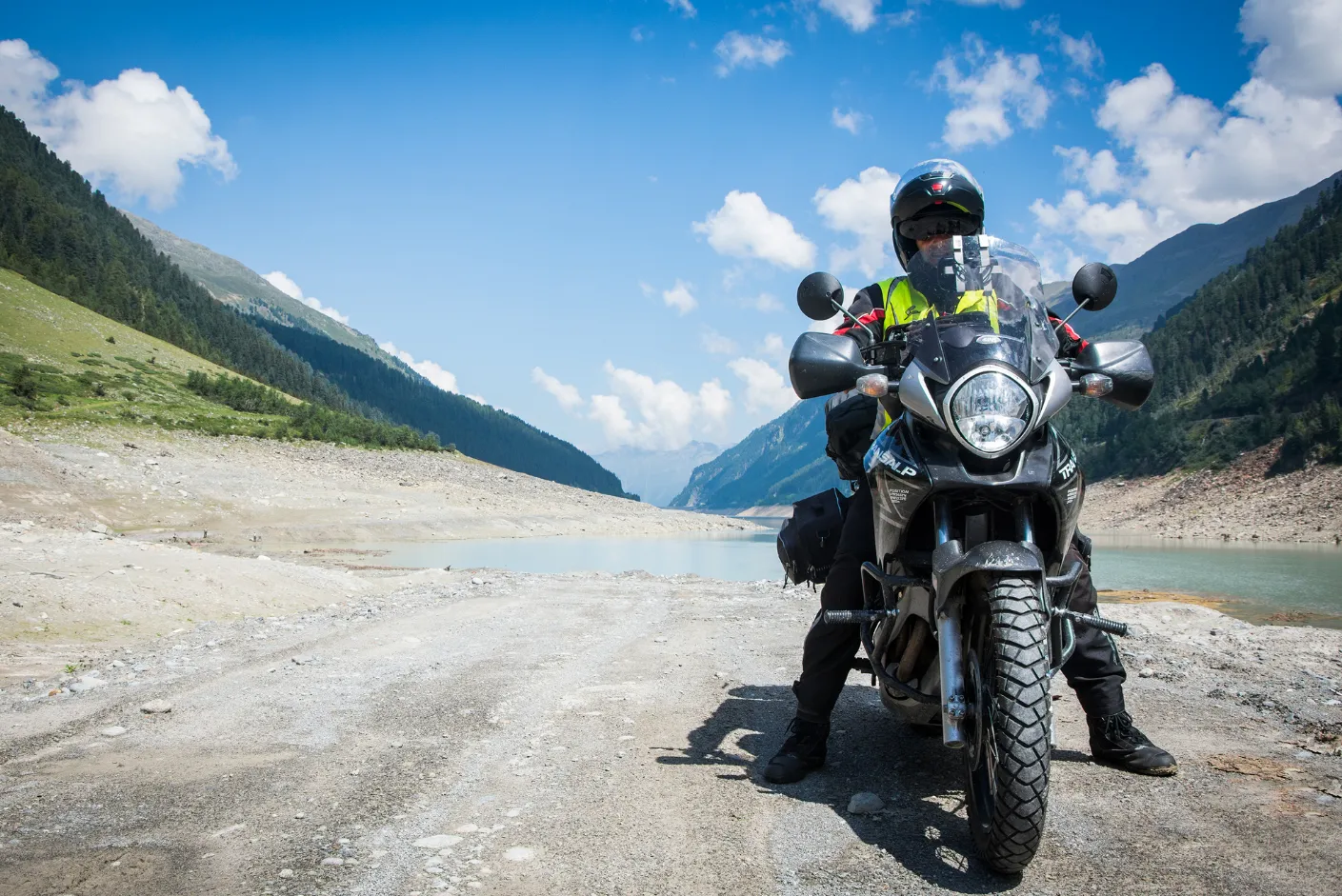 découvrez les secrets d'un voyage à moto réussi : conseils, itinéraires, équipement essentiel et expériences inoubliables. préparez votre aventure sur deux roues et vivez des moments exceptionnels.