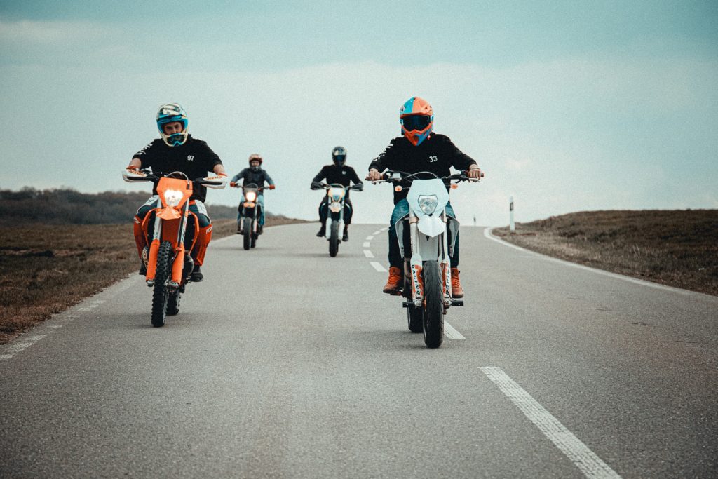découvrez notre guide complet sur la comparaison des assurances moto. trouvez la meilleure couverture au meilleur prix en analysant les offres des différents assureurs. protégez votre deux-roues en toute sérénité grâce à nos conseils d'experts.